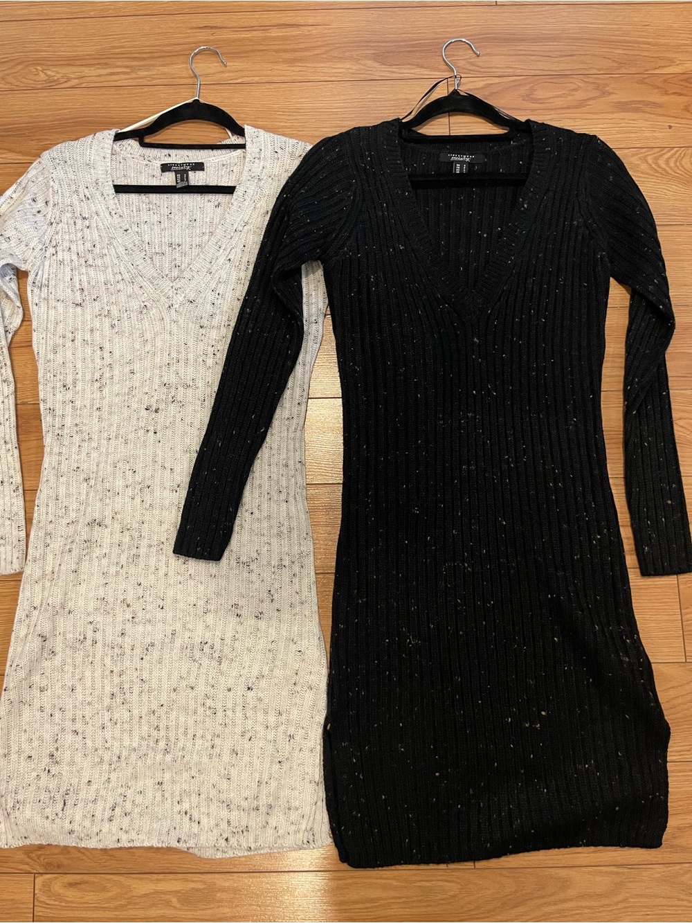 Streetwear Society 2 dresses Ribbed V-Neck Knit Dress - Black et white small
